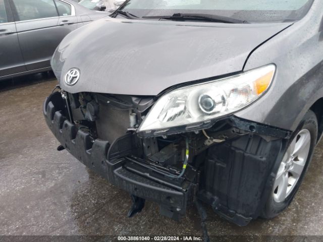 Photo 5 VIN: 5TDKZ3DC3HS776264 - TOYOTA SIENNA 