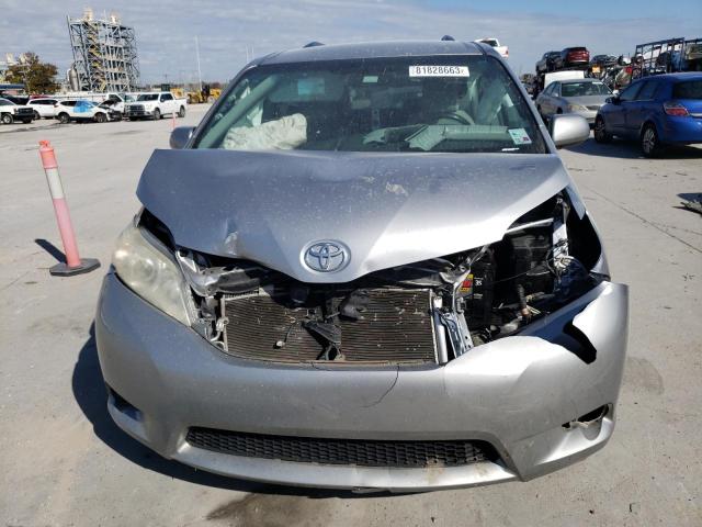 Photo 4 VIN: 5TDKZ3DC3HS783599 - TOYOTA SIENNA LE 