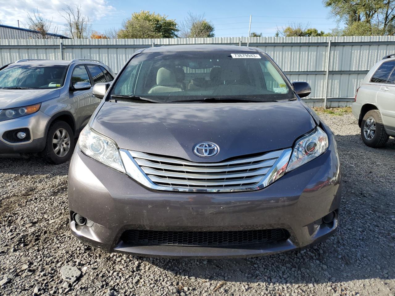 Photo 4 VIN: 5TDKZ3DC3HS784445 - TOYOTA SIENNA LE 