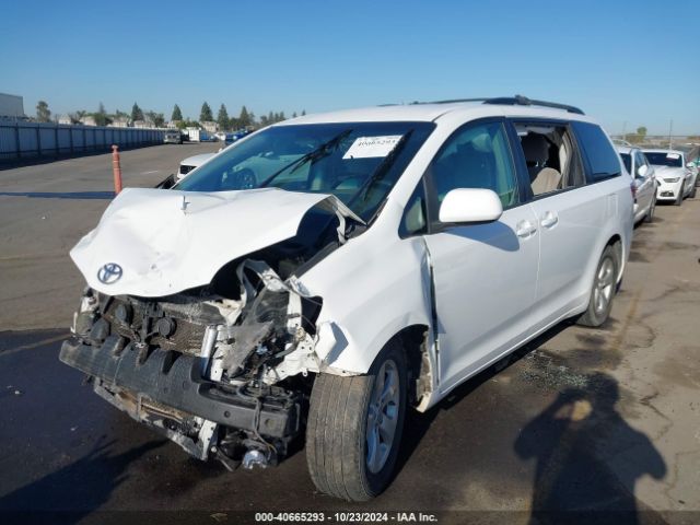 Photo 1 VIN: 5TDKZ3DC3HS820246 - TOYOTA SIENNA 