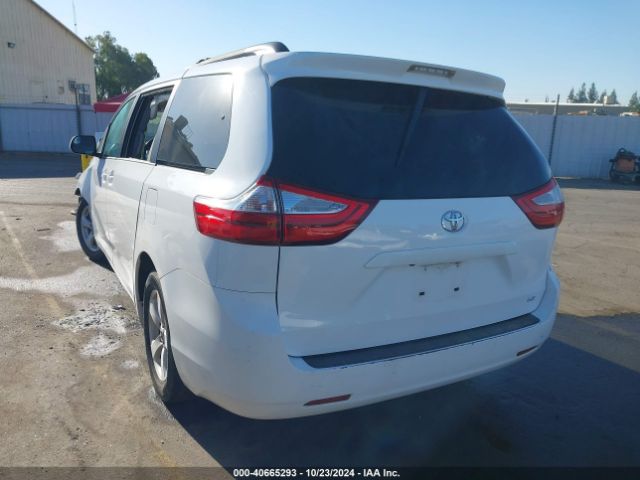 Photo 2 VIN: 5TDKZ3DC3HS820246 - TOYOTA SIENNA 