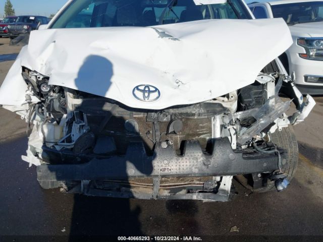 Photo 5 VIN: 5TDKZ3DC3HS820246 - TOYOTA SIENNA 