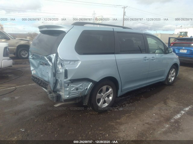 Photo 3 VIN: 5TDKZ3DC3HS820862 - TOYOTA SIENNA 