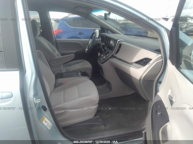 Photo 4 VIN: 5TDKZ3DC3HS820862 - TOYOTA SIENNA 