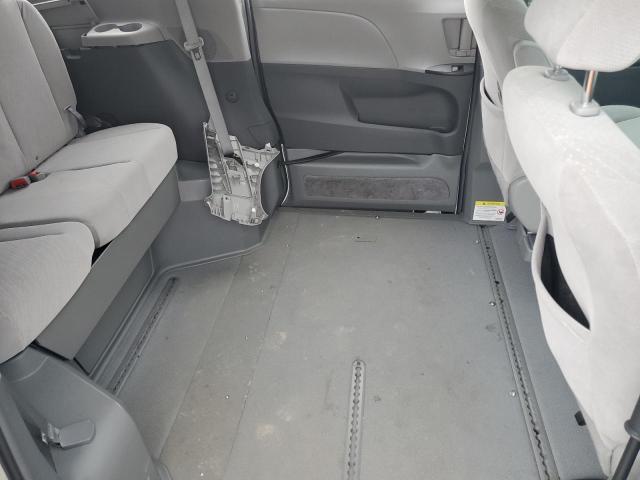 Photo 9 VIN: 5TDKZ3DC3HS843140 - TOYOTA SIENNA LE 