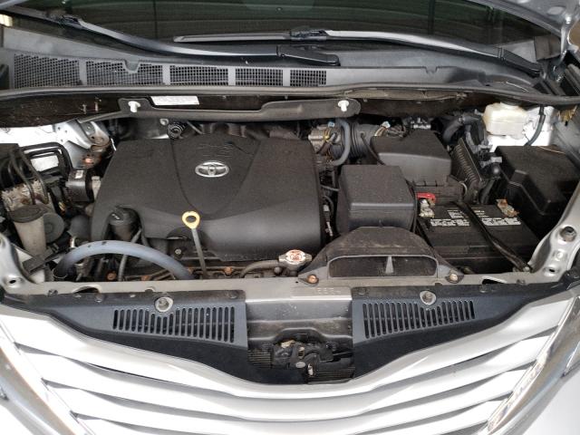 Photo 6 VIN: 5TDKZ3DC3HS867647 - TOYOTA SIENNA LE 