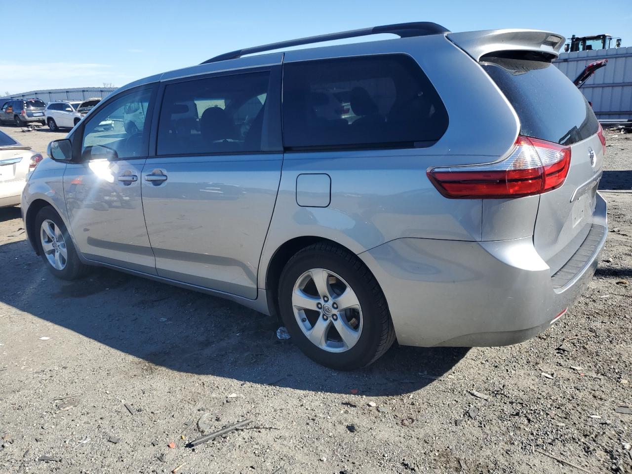 Photo 1 VIN: 5TDKZ3DC3HS867793 - TOYOTA SIENNA 