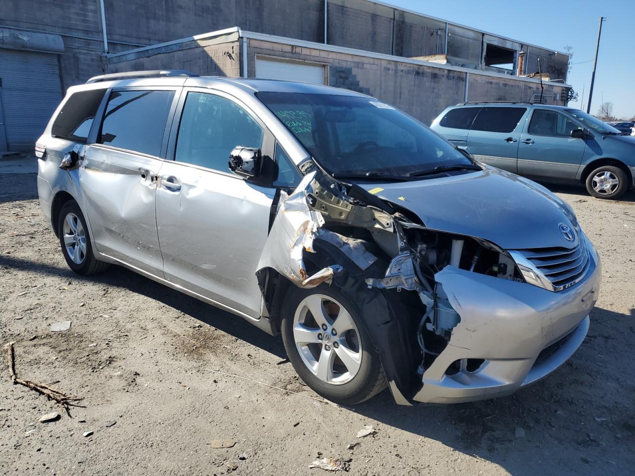 Photo 3 VIN: 5TDKZ3DC3HS867793 - TOYOTA SIENNA 