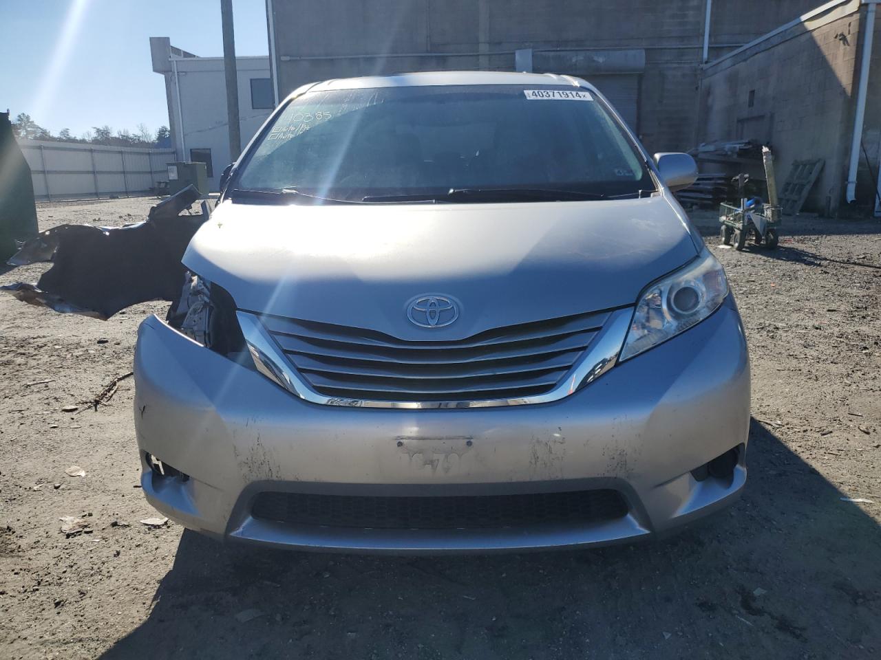 Photo 4 VIN: 5TDKZ3DC3HS867793 - TOYOTA SIENNA 