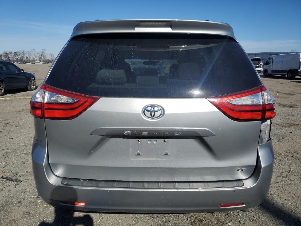 Photo 5 VIN: 5TDKZ3DC3HS867793 - TOYOTA SIENNA 