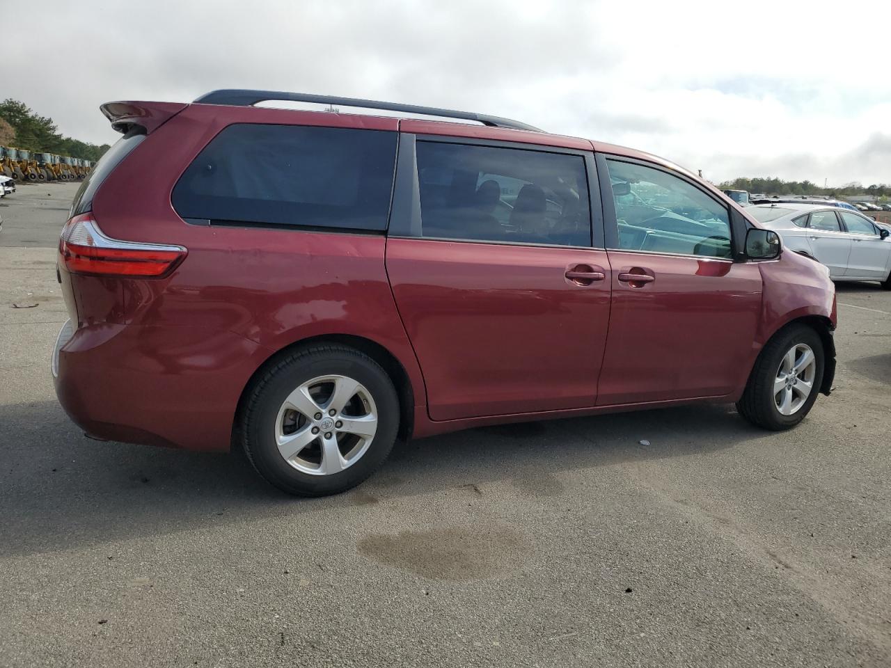 Photo 2 VIN: 5TDKZ3DC3HS868149 - TOYOTA SIENNA 