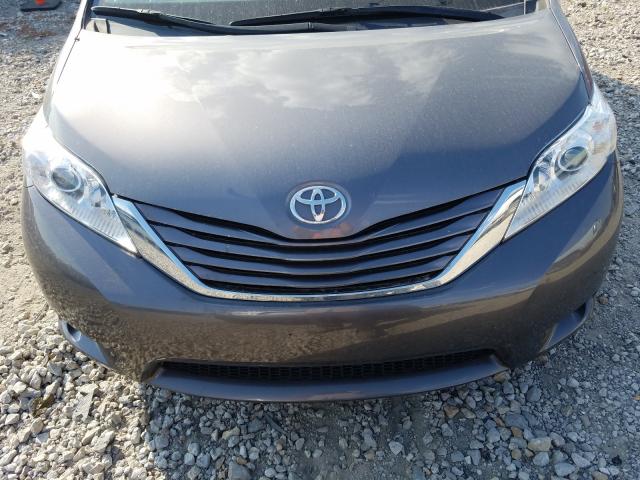 Photo 6 VIN: 5TDKZ3DC3HS887056 - TOYOTA SIENNA LE 