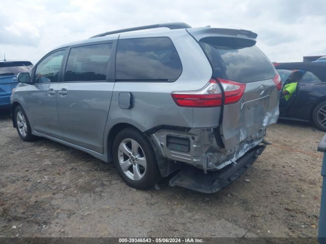 Photo 2 VIN: 5TDKZ3DC3JS903360 - TOYOTA SIENNA 