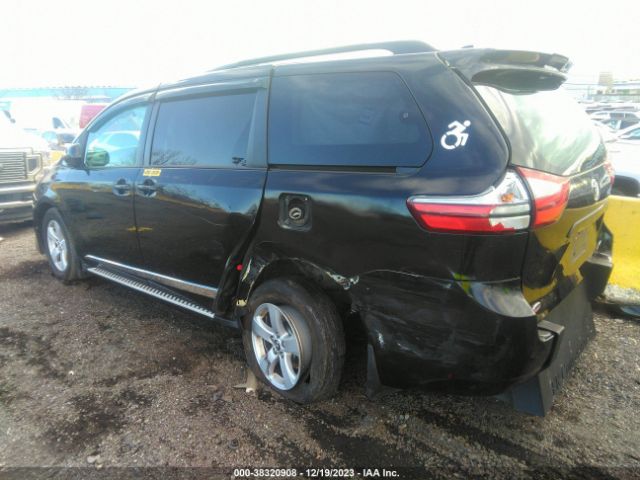 Photo 2 VIN: 5TDKZ3DC3JS932342 - TOYOTA SIENNA 