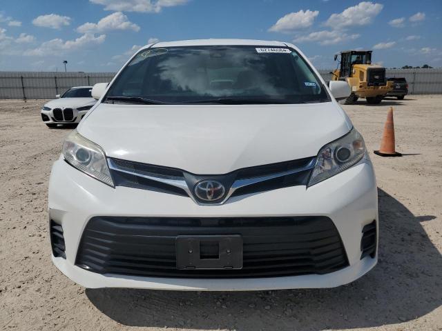 Photo 4 VIN: 5TDKZ3DC3JS943048 - TOYOTA SIENNA LE 