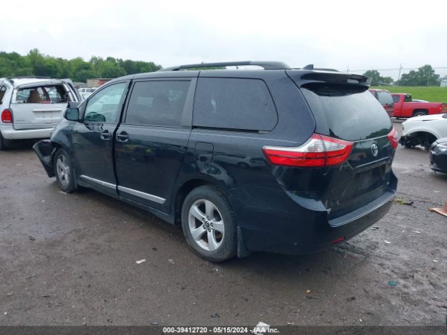 Photo 2 VIN: 5TDKZ3DC3JS959881 - TOYOTA SIENNA 