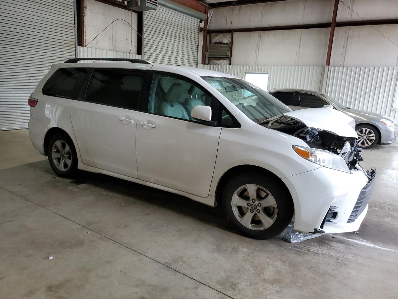 Photo 3 VIN: 5TDKZ3DC3JS964093 - TOYOTA SIENNA 