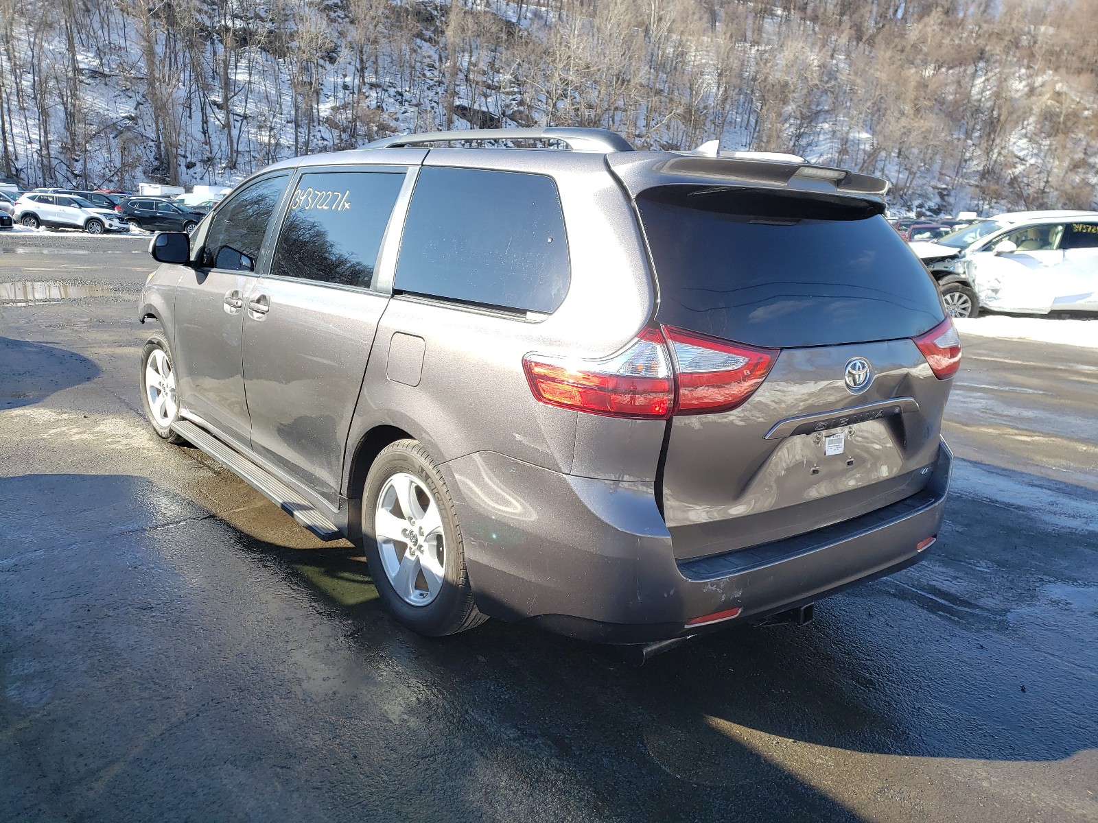 Photo 2 VIN: 5TDKZ3DC3KS989500 - TOYOTA SIENNA 