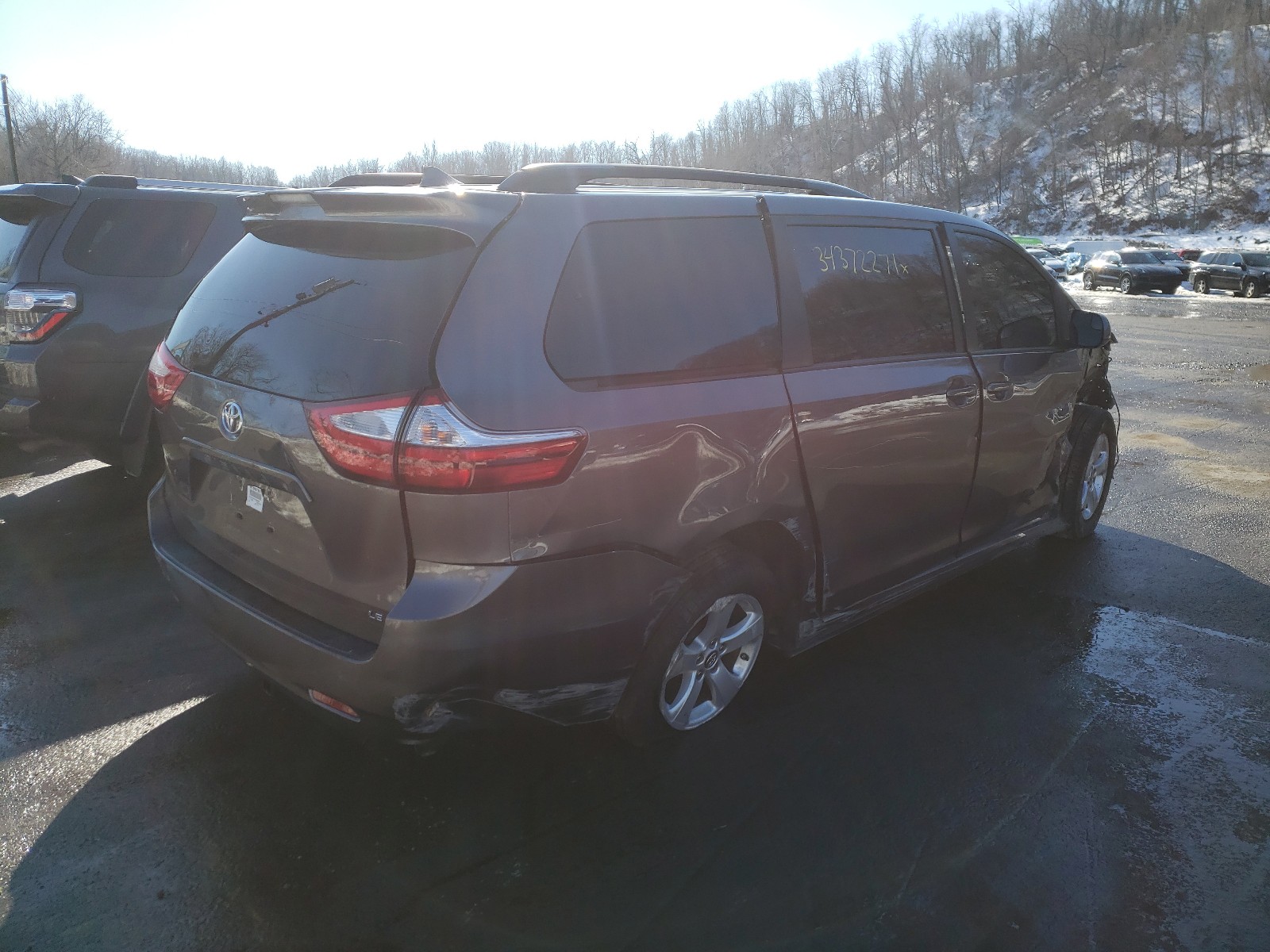 Photo 3 VIN: 5TDKZ3DC3KS989500 - TOYOTA SIENNA 