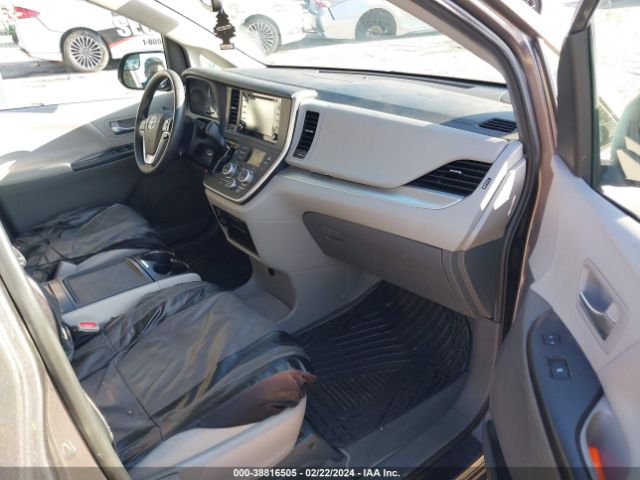 Photo 4 VIN: 5TDKZ3DC3LS060327 - TOYOTA SIENNA 