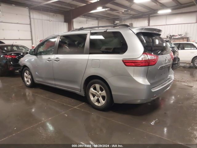 Photo 2 VIN: 5TDKZ3DC4HS769744 - TOYOTA SIENNA 