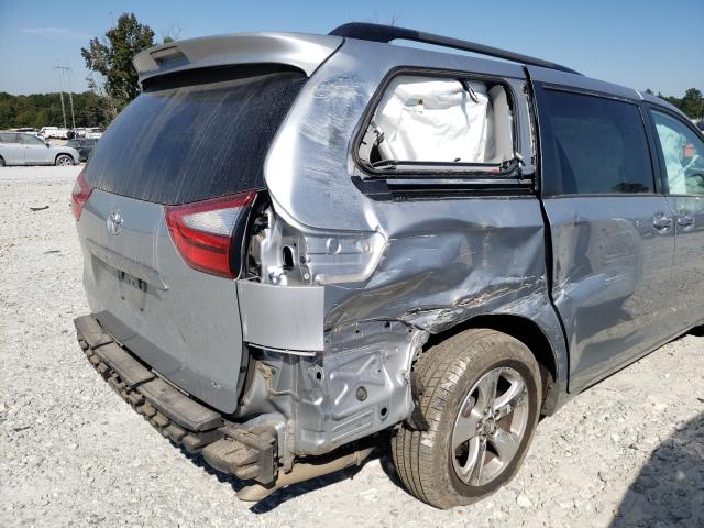 Photo 8 VIN: 5TDKZ3DC4HS770733 - TOYOTA SIENNA LE 