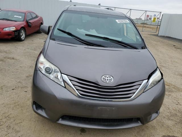 Photo 4 VIN: 5TDKZ3DC4HS781683 - TOYOTA SIENNA LE 