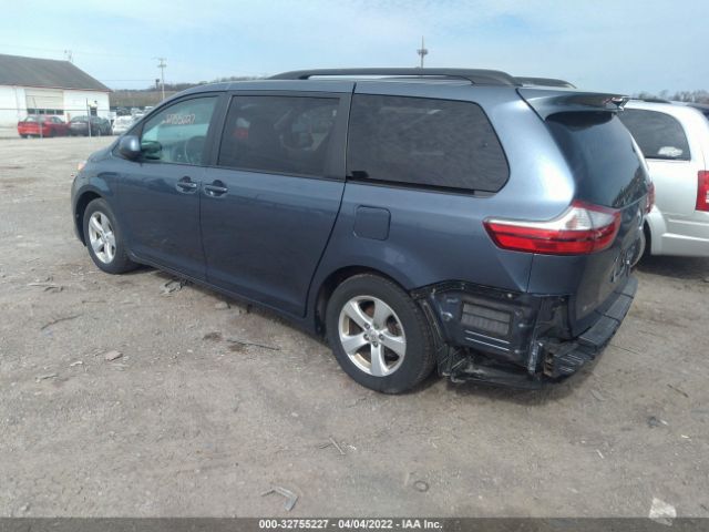 Photo 2 VIN: 5TDKZ3DC4HS793137 - TOYOTA SIENNA 