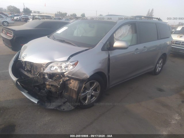 Photo 1 VIN: 5TDKZ3DC4HS867060 - TOYOTA SIENNA 