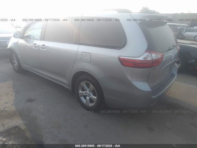 Photo 2 VIN: 5TDKZ3DC4HS867060 - TOYOTA SIENNA 