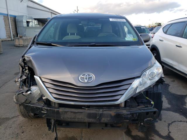 Photo 4 VIN: 5TDKZ3DC4HS872565 - TOYOTA SIENNA LE 