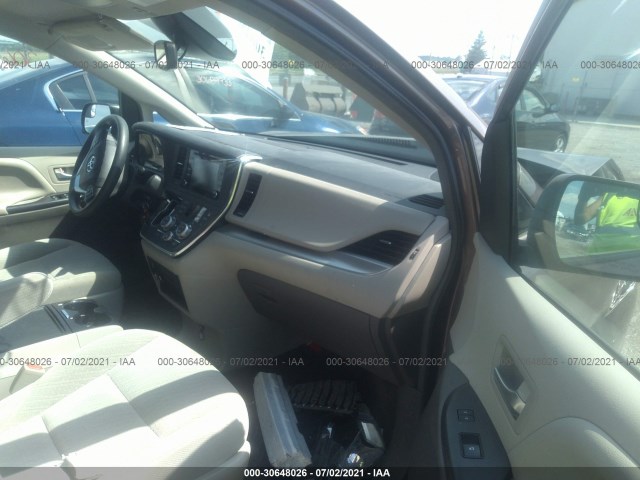 Photo 4 VIN: 5TDKZ3DC4JS912987 - TOYOTA SIENNA 