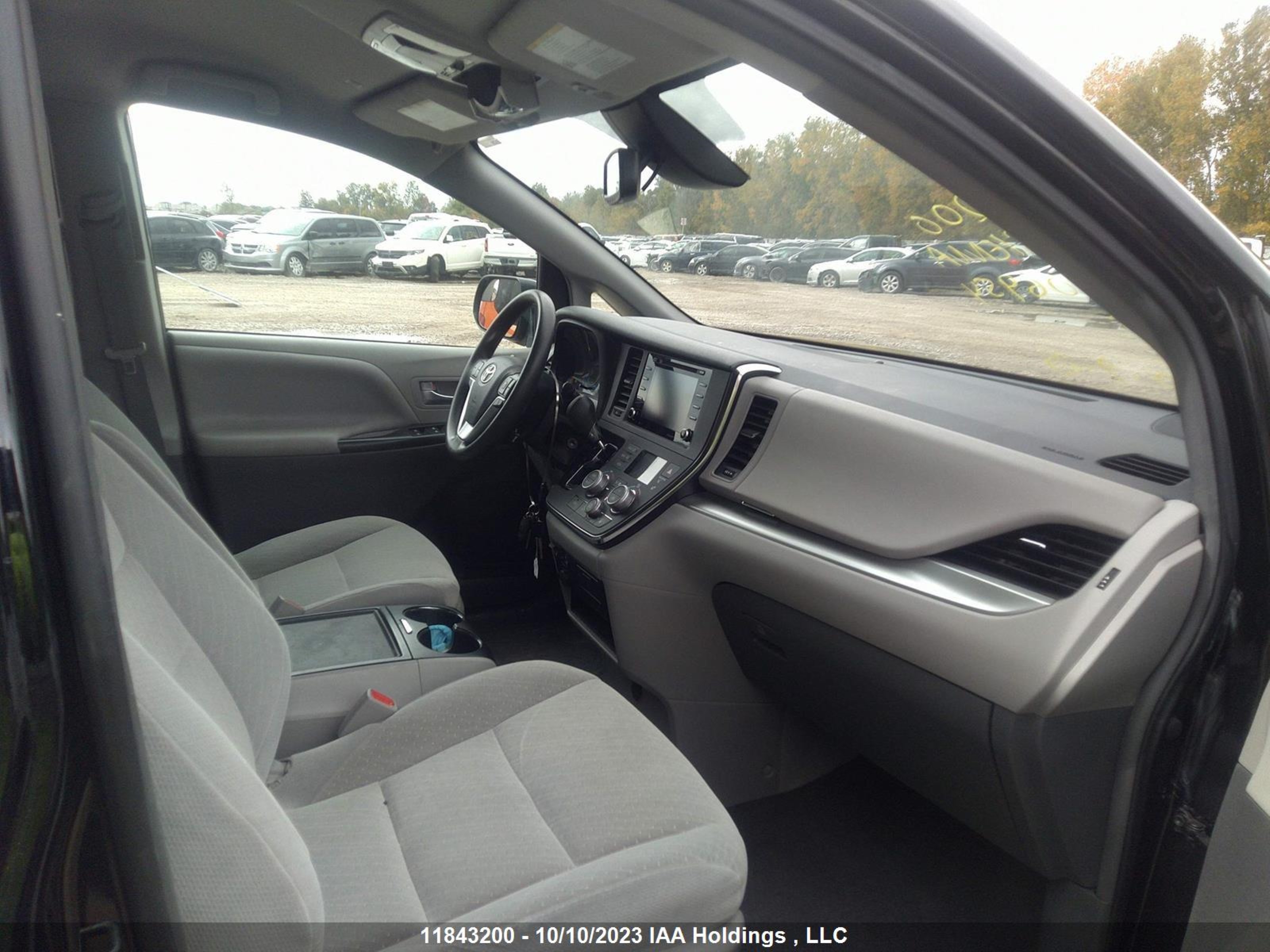 Photo 4 VIN: 5TDKZ3DC4KS006954 - TOYOTA SIENNA 