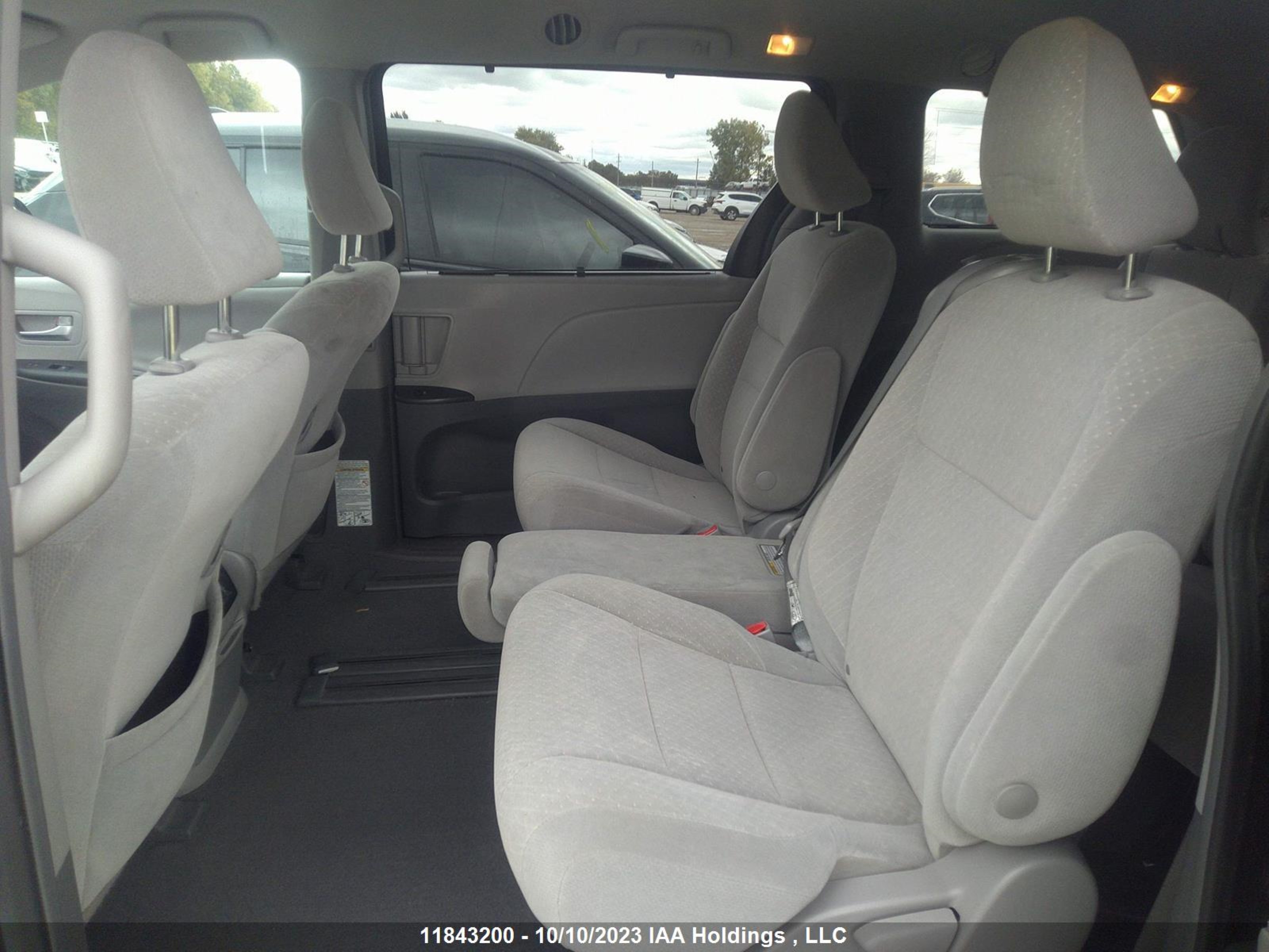 Photo 7 VIN: 5TDKZ3DC4KS006954 - TOYOTA SIENNA 