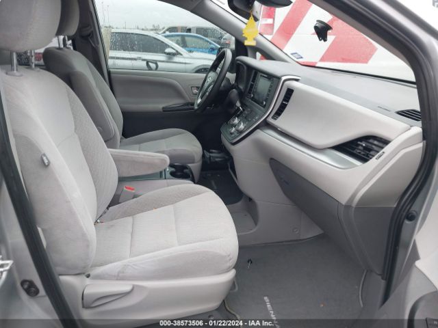 Photo 4 VIN: 5TDKZ3DC4LS046680 - TOYOTA SIENNA 