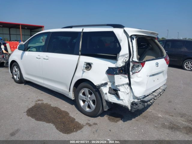 Photo 2 VIN: 5TDKZ3DC5HS795074 - TOYOTA SIENNA 