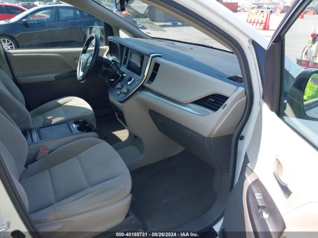 Photo 4 VIN: 5TDKZ3DC5HS795074 - TOYOTA SIENNA 