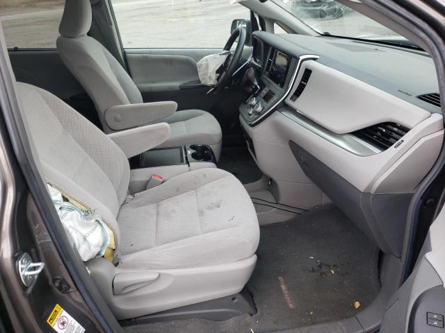 Photo 4 VIN: 5TDKZ3DC5HS840465 - TOYOTA SIENNA LE 