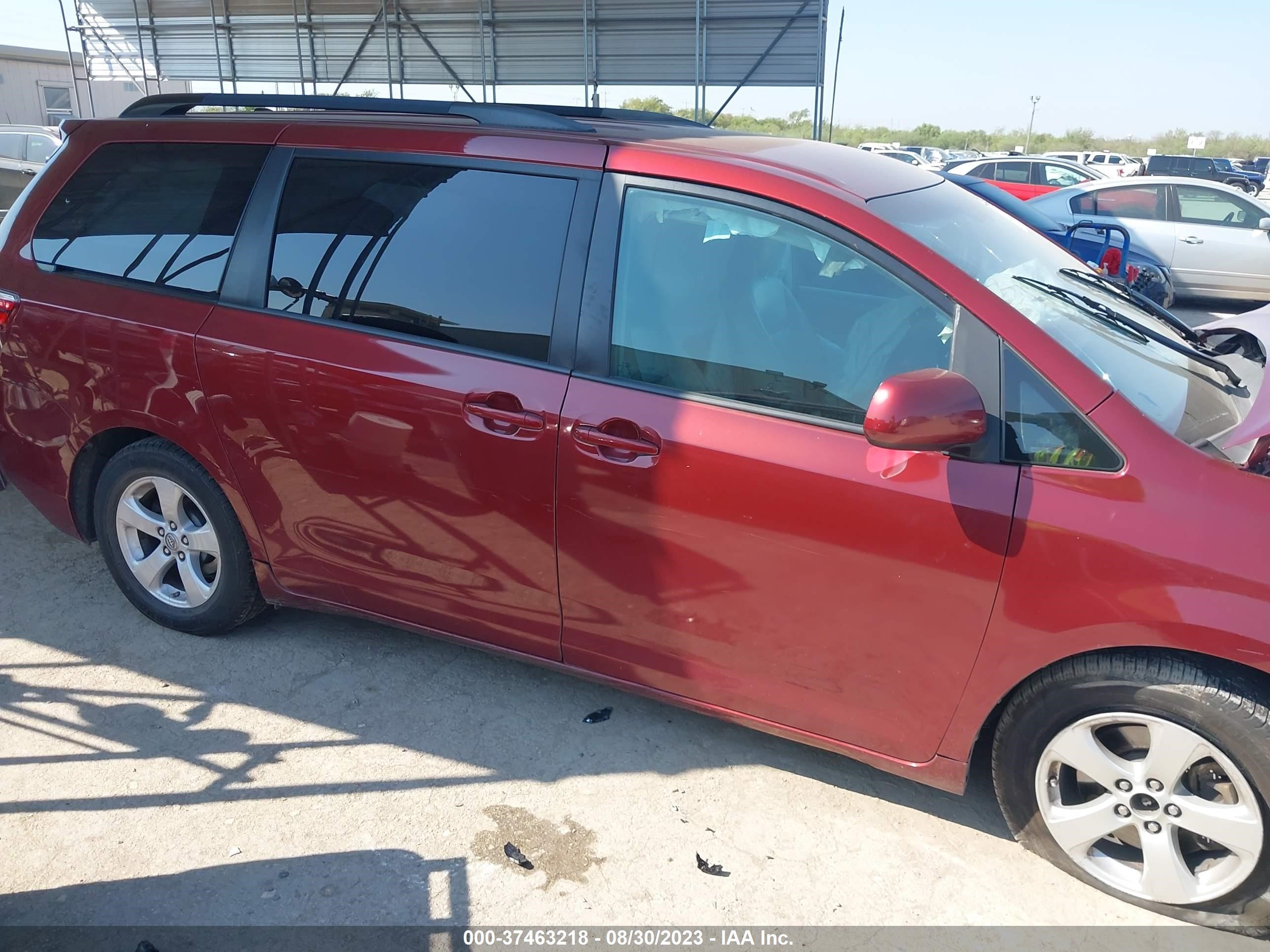 Photo 13 VIN: 5TDKZ3DC5HS866905 - TOYOTA SIENNA 