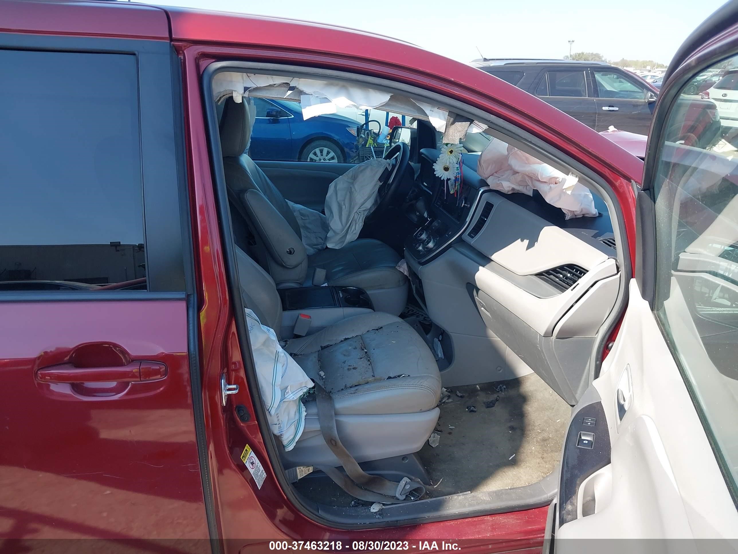 Photo 4 VIN: 5TDKZ3DC5HS866905 - TOYOTA SIENNA 