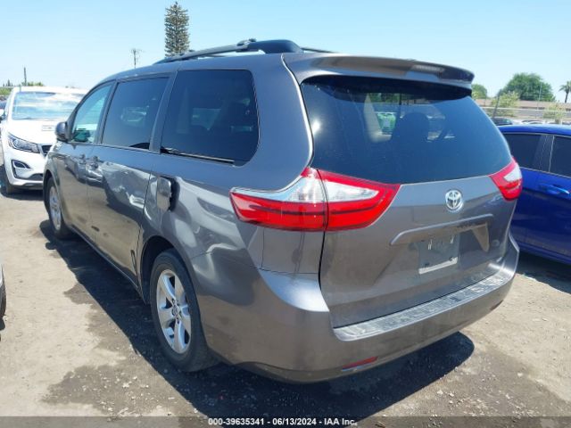 Photo 2 VIN: 5TDKZ3DC5HS876463 - TOYOTA SIENNA 