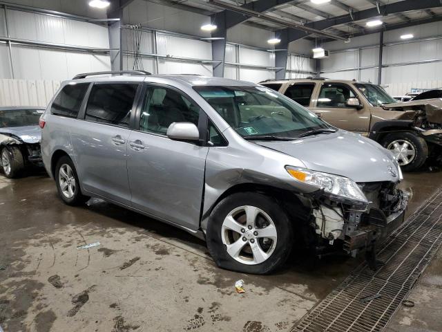 Photo 3 VIN: 5TDKZ3DC5HS883574 - TOYOTA SIENNA LE 