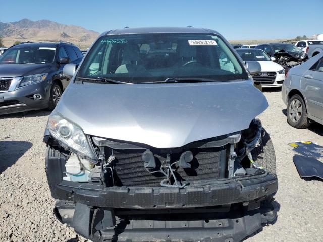 Photo 4 VIN: 5TDKZ3DC5JS904526 - TOYOTA SIENNA LE 