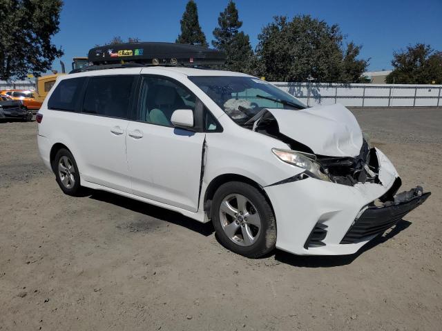 Photo 3 VIN: 5TDKZ3DC5JS904834 - TOYOTA SIENNA LE 