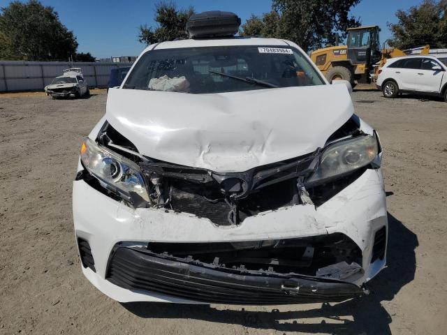 Photo 4 VIN: 5TDKZ3DC5JS904834 - TOYOTA SIENNA LE 