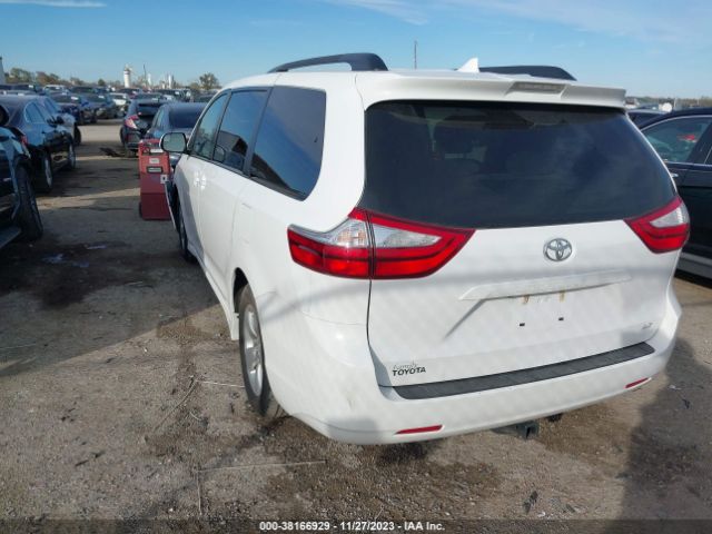 Photo 2 VIN: 5TDKZ3DC5JS942774 - TOYOTA SIENNA 