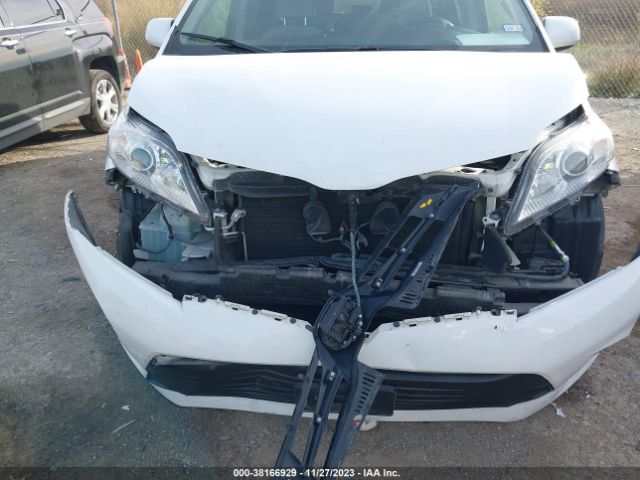 Photo 5 VIN: 5TDKZ3DC5JS942774 - TOYOTA SIENNA 