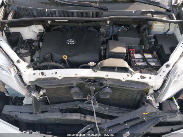 Photo 9 VIN: 5TDKZ3DC5JS942774 - TOYOTA SIENNA 