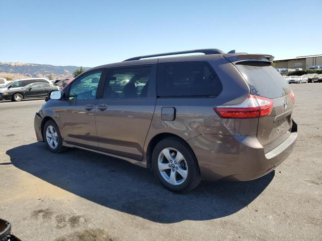 Photo 1 VIN: 5TDKZ3DC5JS943908 - TOYOTA SIENNA LE 