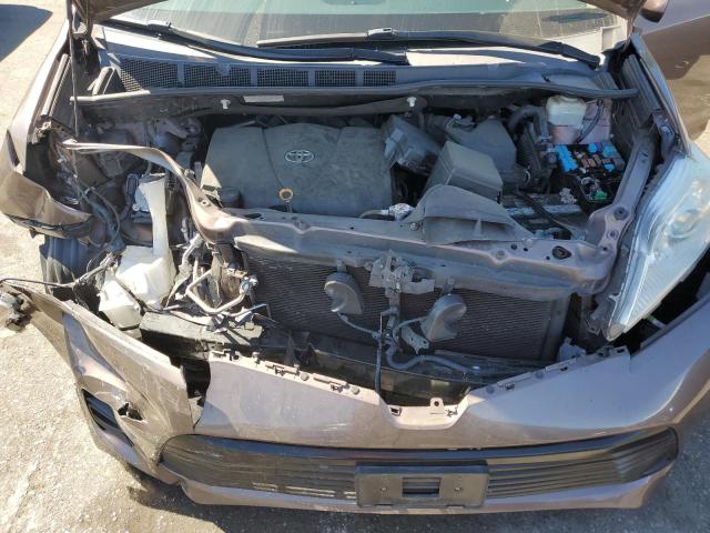 Photo 11 VIN: 5TDKZ3DC5JS943908 - TOYOTA SIENNA LE 